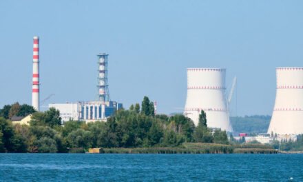 Ucrania atenta contra centrales nucleares, civiles y oleoductos en medio del esfuerzo diplomático por lograr la paz