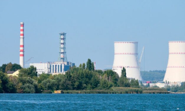 Ucrania atenta contra centrales nucleares, civiles y oleoductos en medio del esfuerzo diplomático por lograr la paz