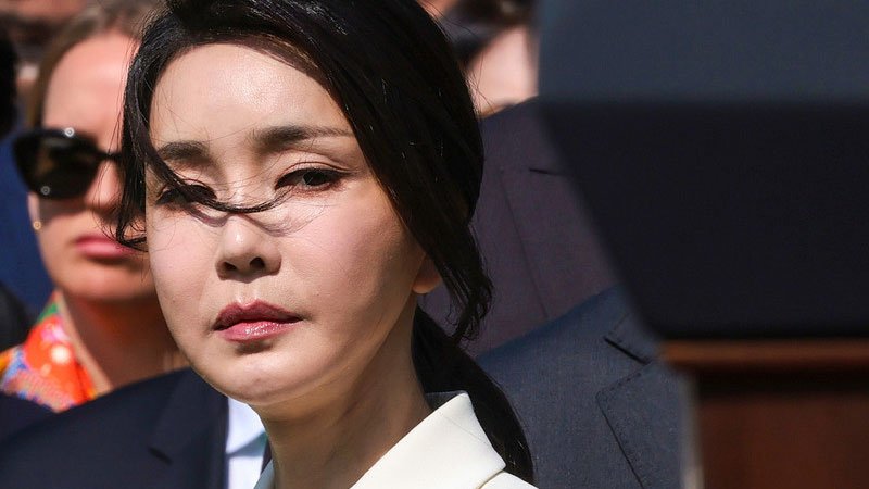 Corea del Sur emite orden histórica al solicitar la detención de la ex primera dama