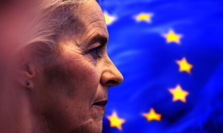Von der Leyen bajo amenaza en el Parlamento Europeo