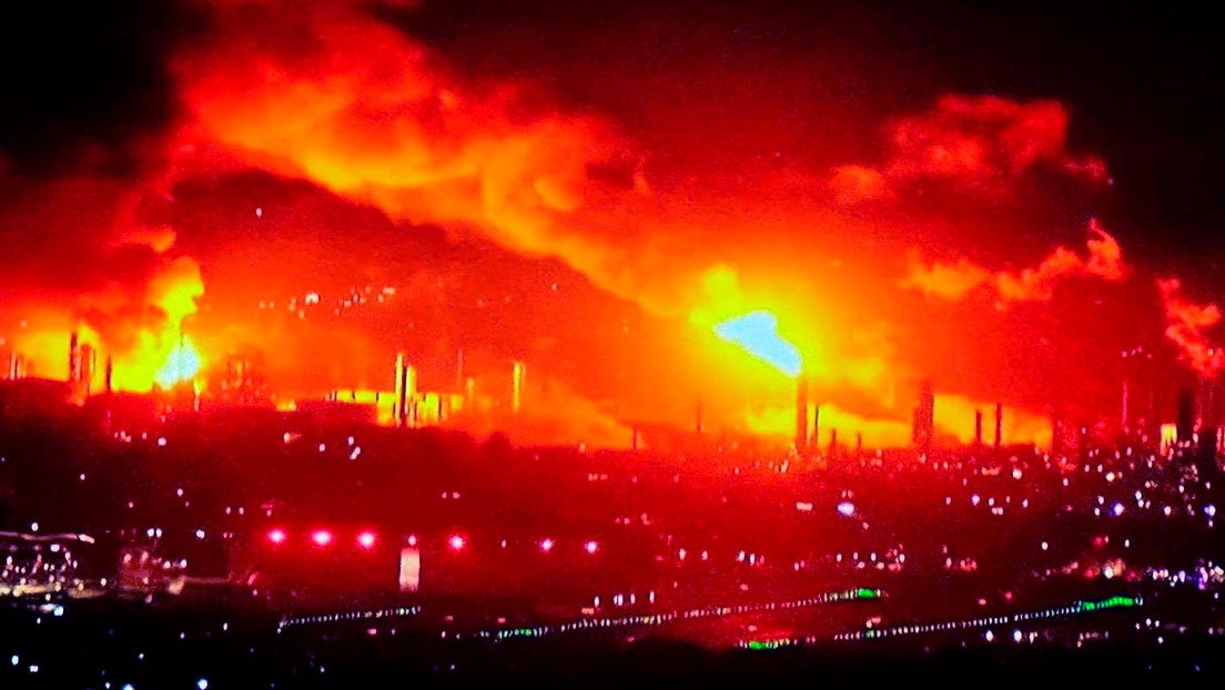 Explosión desata un incendio masivo en la refinería de Chevron en el sur de california