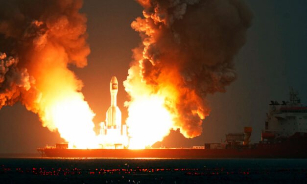 China pone en órbita nuevos satélites desde alta mar