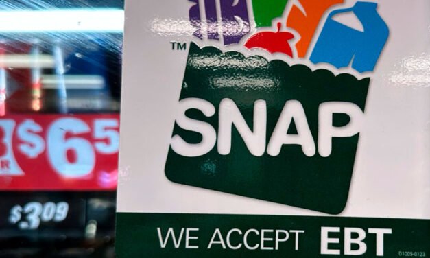 El gobierno de Trump exige a los estados que “deshagan” los pagos completos del SNAP mientras los estados advierten de un “impacto catastrófico”.