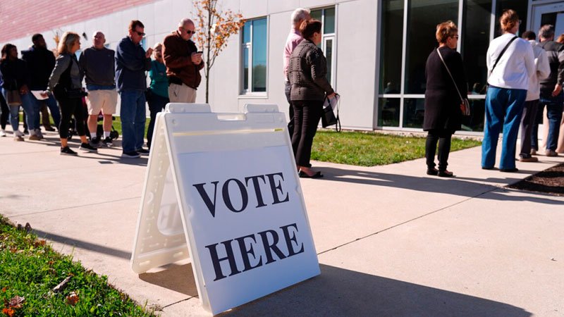 El Departamento de Justicia de Trump “monitoreará” las elecciones en California y Nueva Jersey. ¿Qué significa eso?