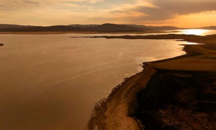 Trump amenaza con imponer aranceles a México por el agua