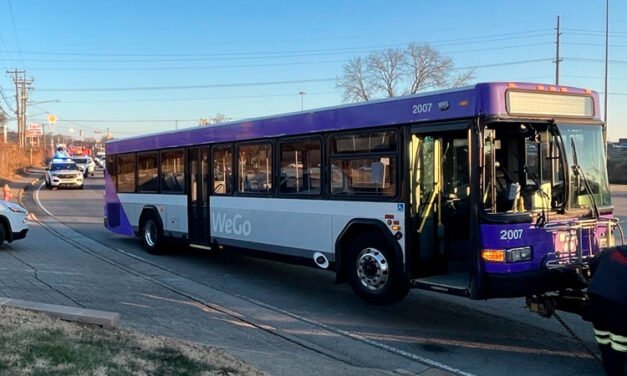 Siete personas fueron trasladadas al hospital tras el accidente del autobús WeGo en Nashville