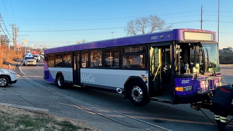 Siete personas fueron trasladadas al hospital tras el accidente del autobús WeGo en Nashville
