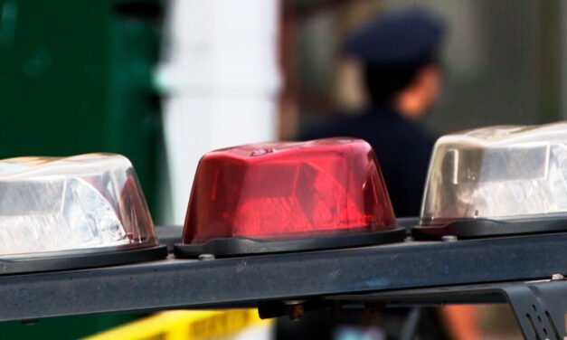 Estafa a personas mayores que utilizaba llamadas falsas y recogidas de oro conduce a arresto en Nashville; $268 mil robados