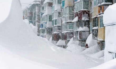 Una nevada histórica que sepultó edificios: los estragos del ciclón invernal en Kamchatka
