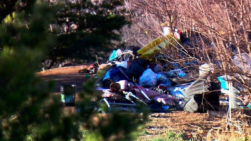 Aumenta preocupación por campamentos de personas sin hogar en Nashville