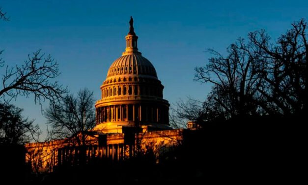 Aumentan costos de salud por expiración de subsidios federales