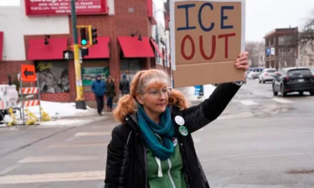 Familias escondidas y observadores desafiantes: así es Minneapolis tras la llamada “reducción” de ICE