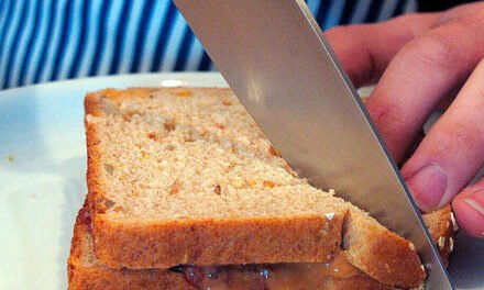 Retiran mantequilla de maní tras encontrar piezas de plástico en la producción