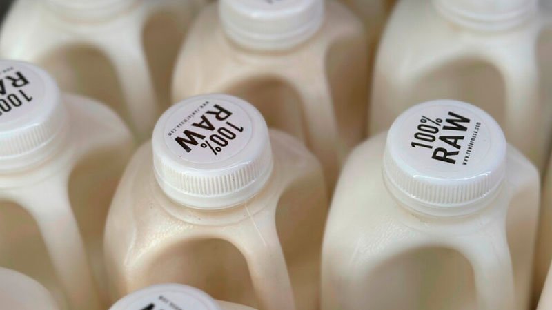 La muerte de un bebé genera advertencias contra el consumo de leche cruda