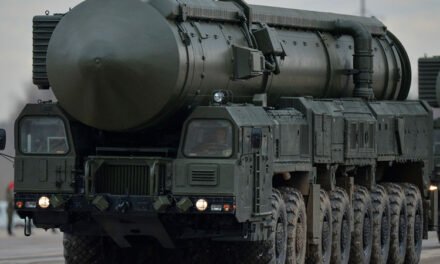 Trump propone trabajar en un nuevo tratado de armas estratégicas con Rusia