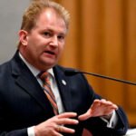 Avanza en Tennessee ley para criminalizar a inmigrantes con órdenes de deportación