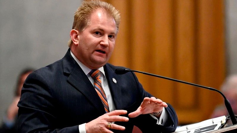 Avanza en Tennessee ley para criminalizar a inmigrantes con órdenes de deportación