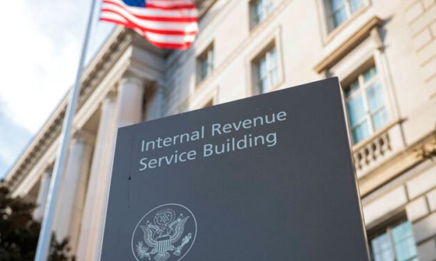 El IRS comparte datos de contribuyentes con ICE por error