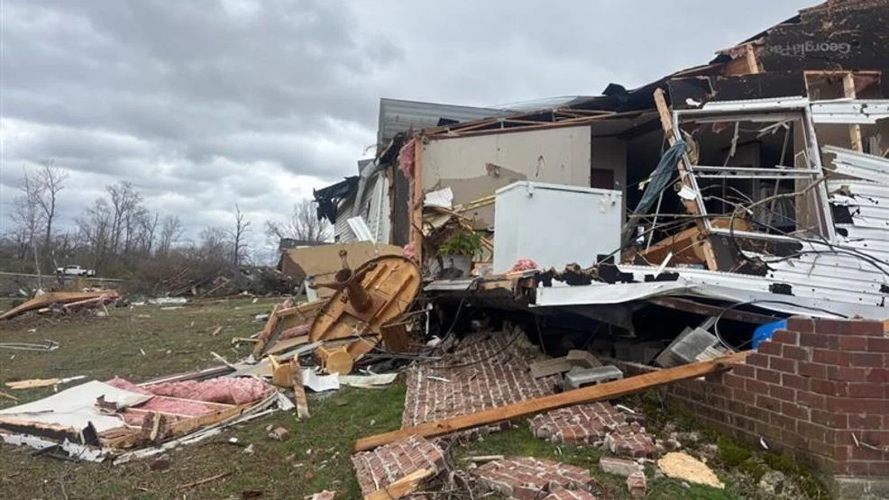 El desolador despertar de Bonnertown tras el paso de un tornado EF-1