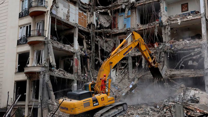 Israel intensificará ataques en Irán mientras Trump suspende ofensiva energética