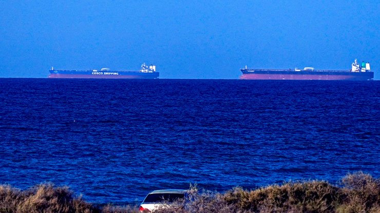 Un tercer buque vinculado a Irán cruza el estrecho de Ormuz