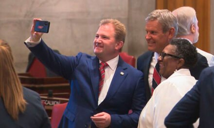 Legisladores de Tennessee concluyen sesión de 2026 con leyes polémicas