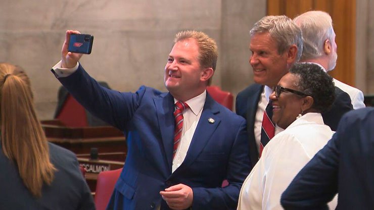 Legisladores de Tennessee concluyen sesión de 2026 con leyes polémicas