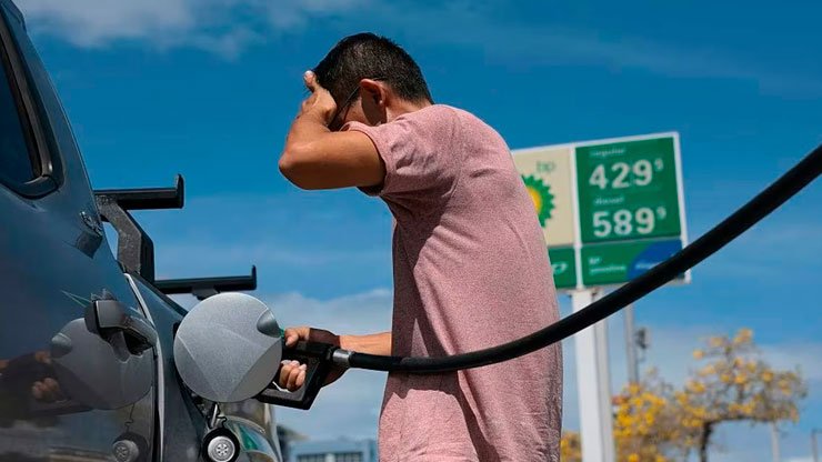 Inflación en EE.UU. se triplica por aumento récord en gasolina