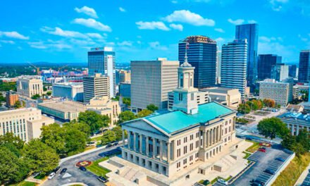 Ley contra permanencia tras orden de deportación pasa al despacho del gobernador Lee