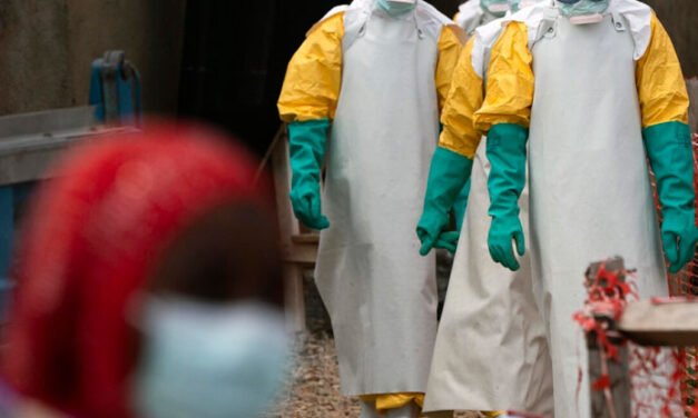 Médico estadounidense diagnosticado con ébola vinculado al brote en África