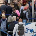 La Casa Blanca sopesa retirar a los agentes de la CBP de los aeropuertos en las ciudades santuario.