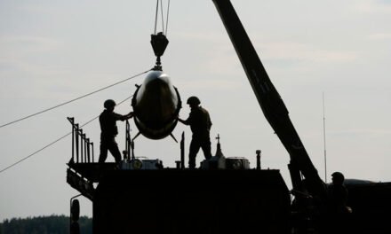 Rusia insta a extranjeros y personal diplomático a abandonar Kiev “lo antes posible”