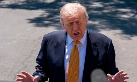 Trump pospone su “ataque programado” contra Irán para mañana a petición de líderes de Oriente Medio