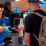 EE.UU. revocará pasaportes por adeudos en manutención infantil