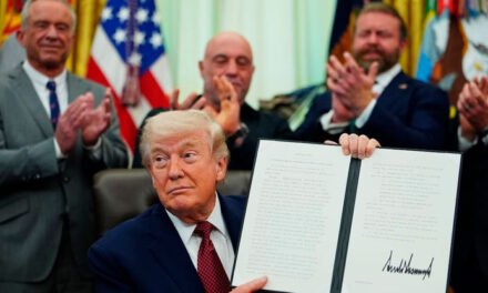 Orden financiera de Trump podría dificultar envío de remesas a Latinoamérica