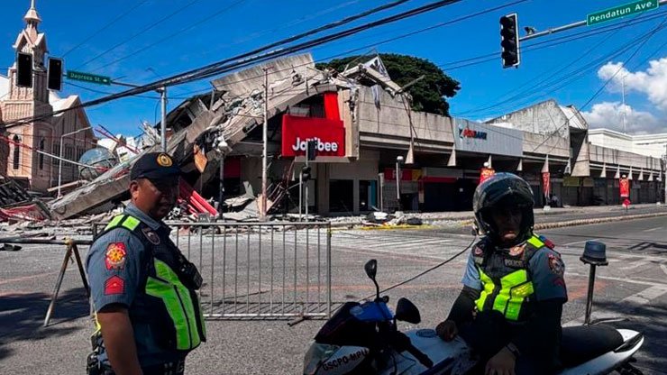 Terremoto de magnitud 7.8 sacude el sur de Filipinas y activa alerta de tsunami