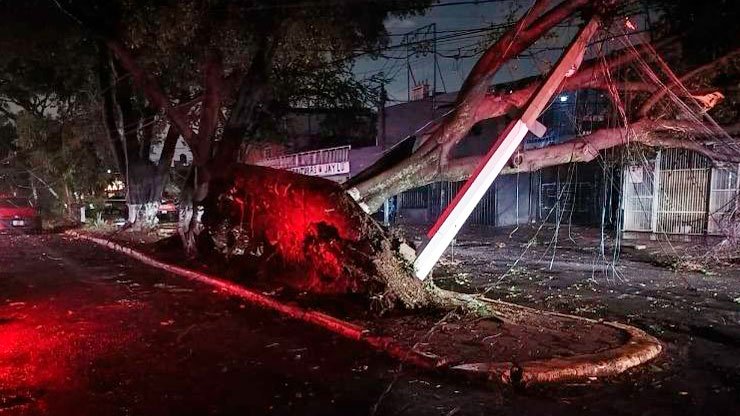 Tormenta deja dos personas lesionadas y 13 rescatadas en la Zona Metropolitana de Guadalajara