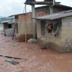 Río se desborda en Ecuador: hay 5 muertos, 38 heridos y 10 desaparecidos