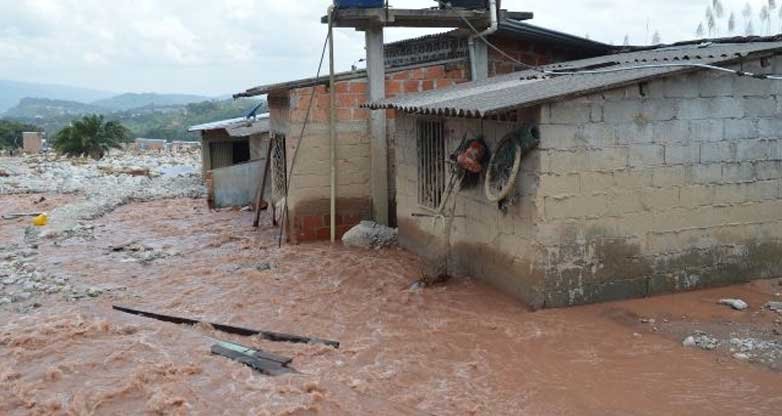 Río se desborda en Ecuador: hay 5 muertos, 38 heridos y 10 desaparecidos