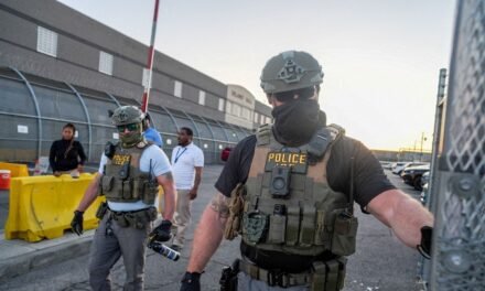 Ordenan a ICE aumentar las detenciones diarias de inmigrantes a pesar de tensiones políticas