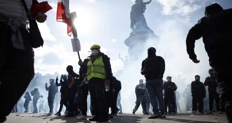 Miles de estudiantes toman las calles de París y se enfrentan a la policía