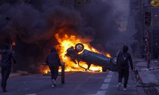 “Van a pagar”: Macron promete mano dura contra quienes causaron destrozos en las protestas